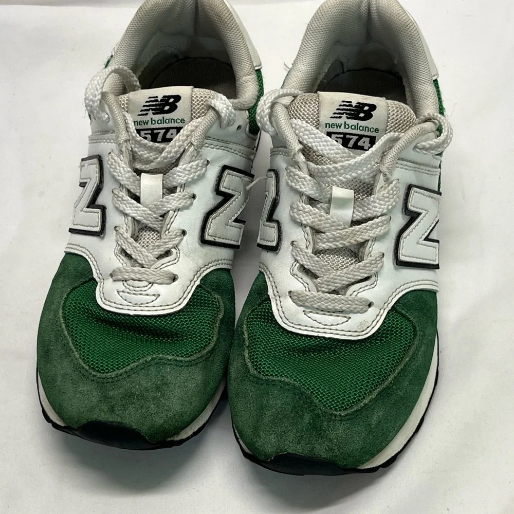 NEW BALANCE 574 RUNNING SUEDE SNEAKERS YOUTH GREEN/WHITE‎ SZ 3.5 ATHLETIC CAUSAL